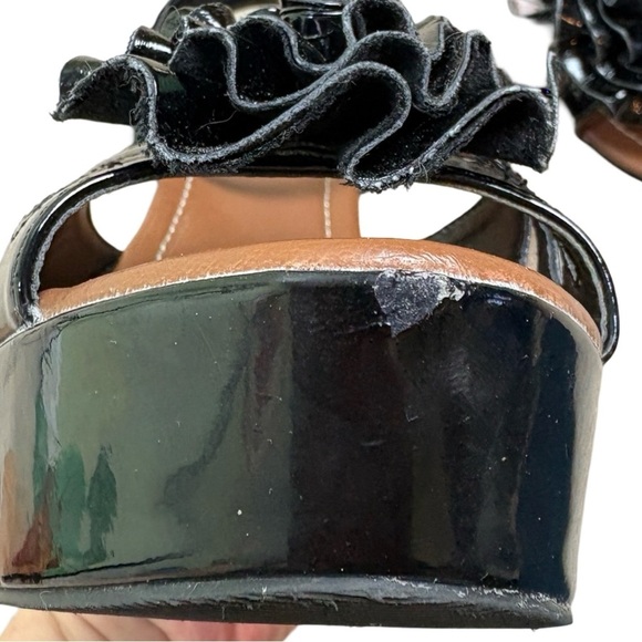 ⭐️SODA Black Patent Wedge Sandals with Rosette and Strap - Picture 9 of 9